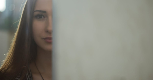 Femeilor geloase nu le funcționează mesageria vocală