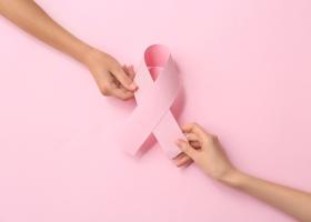 Palatul Cotroceni s-a iluminat în roz de Ziua Luptei împotriva Cancerului de Sân. Mesajul transmis de Mirabela Grădinaru