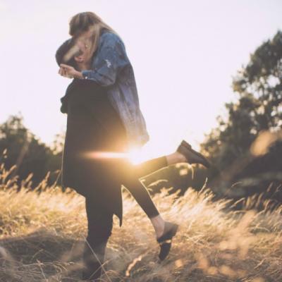 Fericirea depinde de dragoste, nu de bani