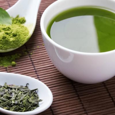 Trei alimente care ne pot ajuta să părem mai tineri