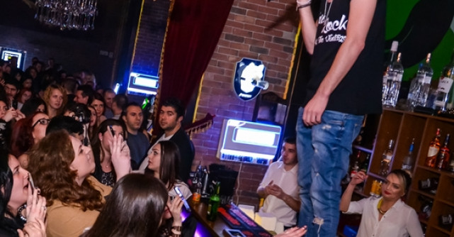 Alex Mataev si-a sarbatorit ziua de nastere pe scena The Vintage 