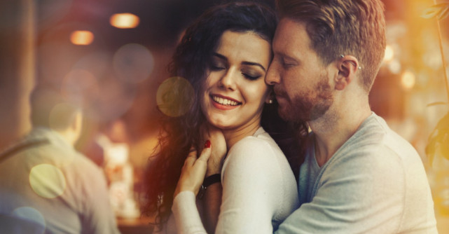 Limbajul trupului: semne ca EL te place cu adevarat