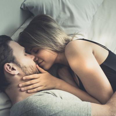 Cele mai senzuale poziții de sex cu care să îi succești mințile