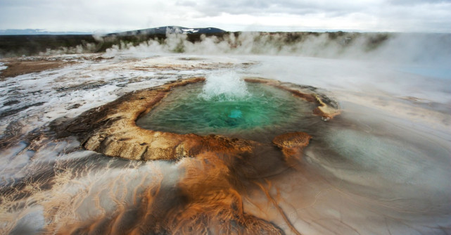 Oamenii de știință au descoperit o bacterie care poate mânca poluarea și genera electricitate