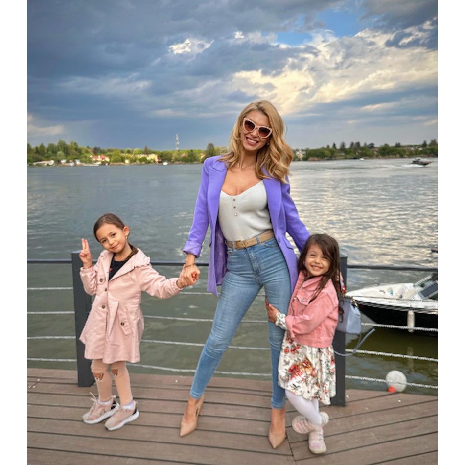 Andreea Bălan, gesturi tandre cu un manechin din Dubai: Știam că știi că într-o zi, noi o să ne iubim oricum...