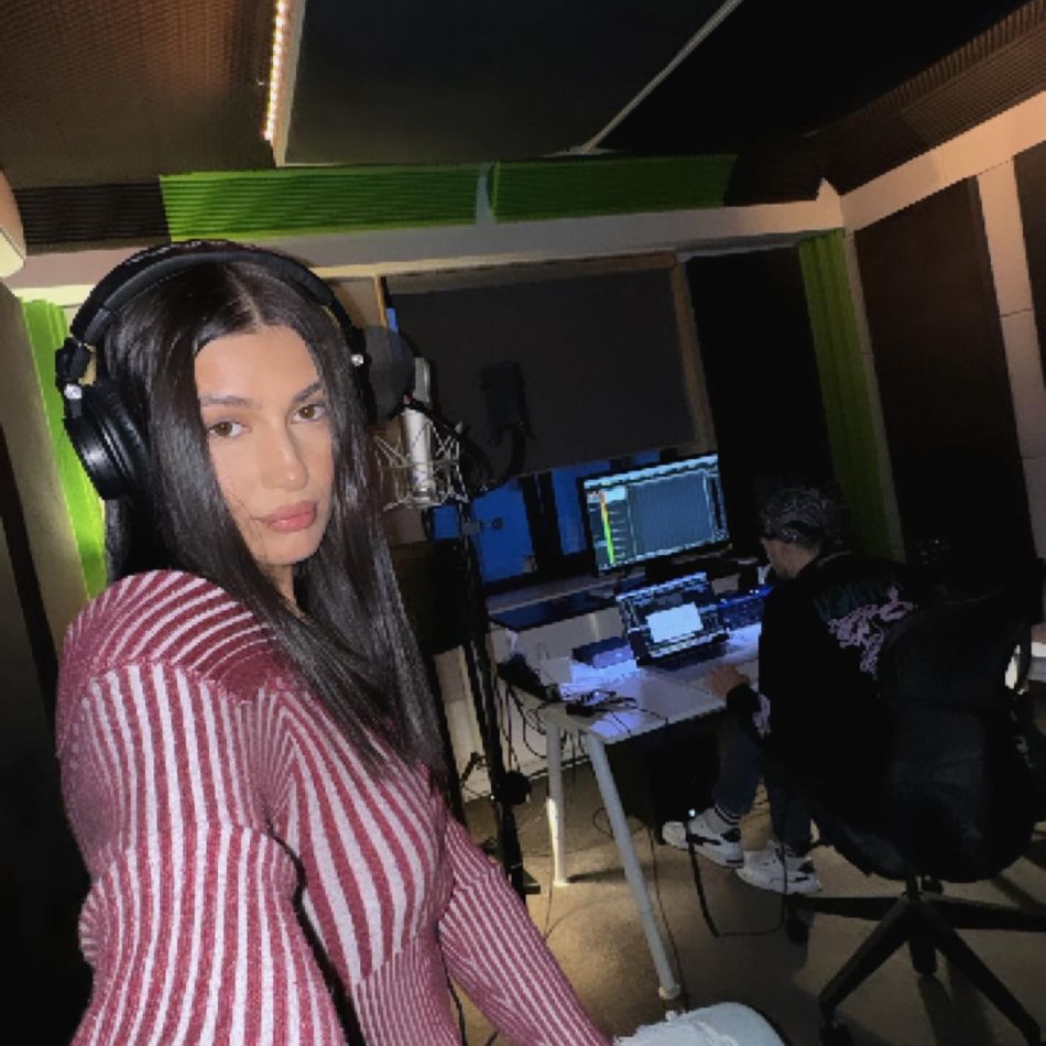 După 8 ani de relație, Alina Eremia a fost cerută în căsătorie! Când va avea loc nunta artistei?