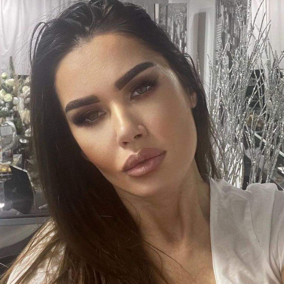 Oana Zăvoranu, momente critice. Mesajul vedetei în miez de noapte i-a îngrijorat pe internauți