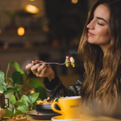 Cum sa faci tranzitia de la dieta la 'mancat intuitiv', ca sa nu te mai ingrasi la loc – sfaturile unui nutritionist