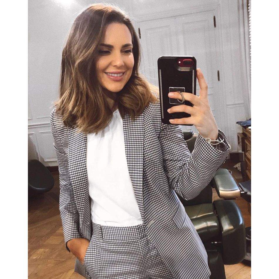 Românca Ali Andreea a machiat-o pe Angelina Jolie la Paris: Este frumoasă și are o piele perfectă