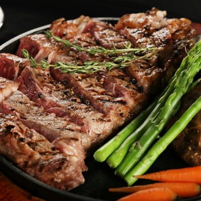 Restaurant la tine în sufragerie: cum să pregătești o cină sofisticată în 15 minute, fără să fii chef