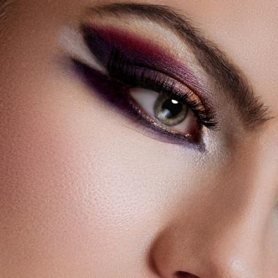 Privire colorata cu lentile de contact