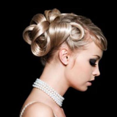 10 Coafuri speciale pentru mirese elegante