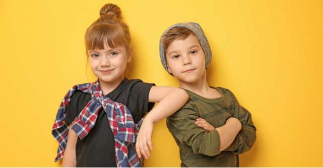 Reinnoieste-i garderoba micutului tau: haine moderne pentru copii la reducere