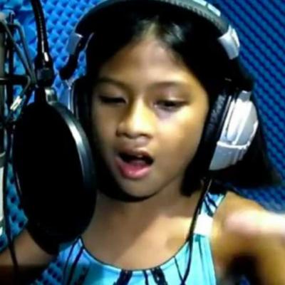 Video: Fetita de 10 ani despre care vorbeste intreg internetul. Si vedetele ar vrea sa o cunoasca!