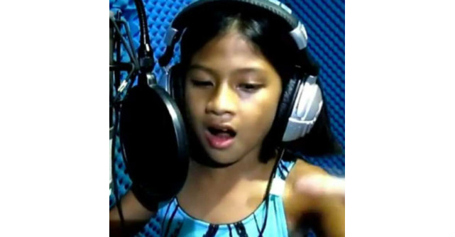 Video: Fetita de 10 ani despre care vorbeste intreg internetul. Si vedetele ar vrea sa o cunoasca!