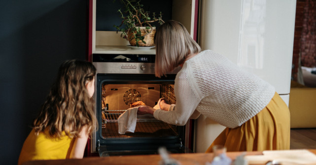 Învață să gătești mai ușor și mai repede. Trucuri de care să ții seama pentru a nu sta mult timp în bucătărie