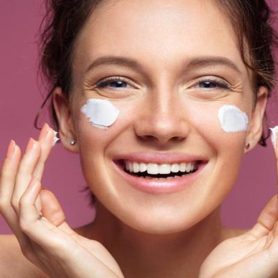 Crema hidratantă : cel mai important pas pentru un ten sănătos!