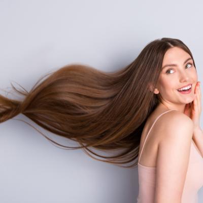 Un păr mai lung și mai strălucitor: 3 măști de păr cu keratină