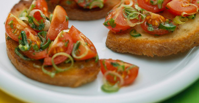 De la post la sarbatori. Cum facem fata exceselor alimentare?