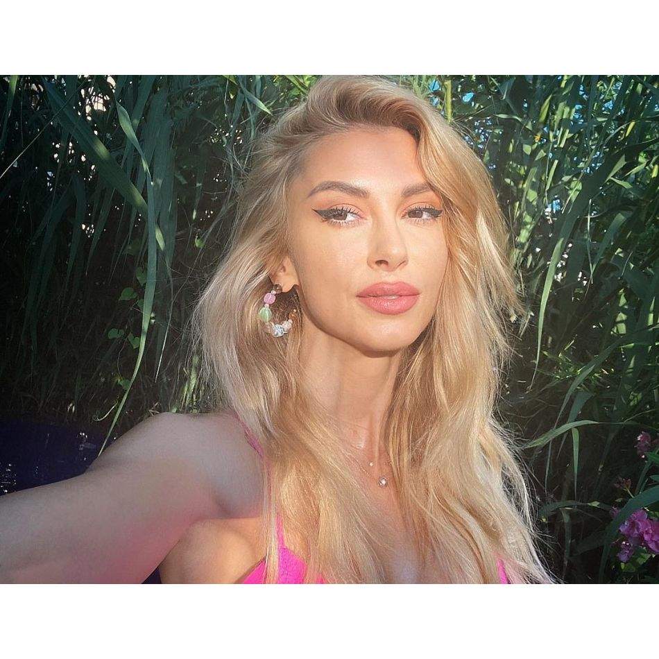 Andreea Bălan, despre cum se vindecă o inimă frântă! Cum a reușit artista să treacă peste dezamăgirile în iubire?