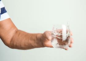 Tulburările de mișcare: cauze, simptome și opțiuni de tratament