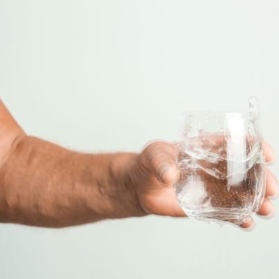 Tulburările de mișcare: cauze, simptome și opțiuni de tratament 