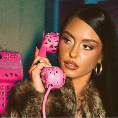  Amanda lansează Vin – piesa care aduce vara direct în căști! 