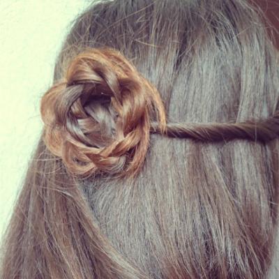 Coafura de printesa: Trandafir din par