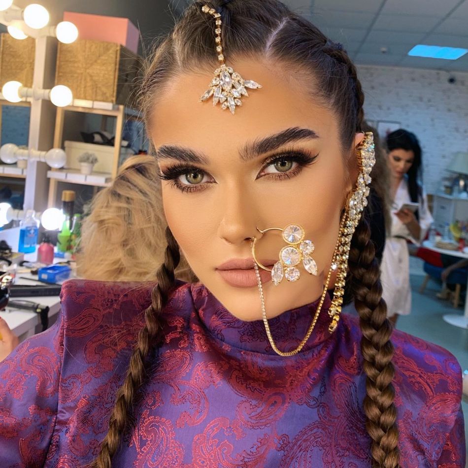 Fiica lui Codin Maticiuc, domnișoară de onoare la nunta lui Theo Rose: Smaranda, alături de idolul ei, într-o zi magică