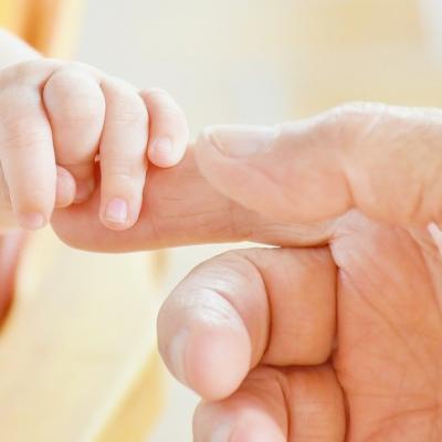 Cum sa mentii relatia stransa cu o prietena care tocmai a devenit mamica