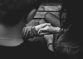 Sexul care vindecă: când atingerile nu mai au nimic de-a face cu pofta