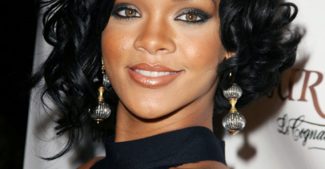 Rihanna si Adele vin cu Stirile zilei