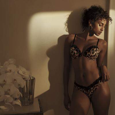 Victoria’s Secret îți propune să îți explorezi senzualitatea cu noua colecție Very Sexy