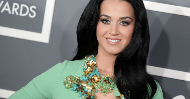 Katy Perry, moment controversat la Fontana di Trevi. Artista și-a aruncat cardul bancar în loc de monede