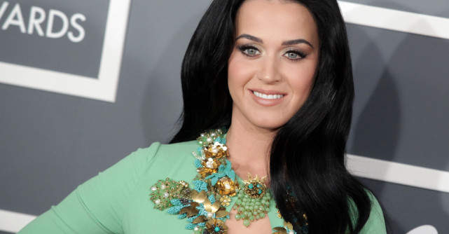 Katy Perry, moment controversat la Fontana di Trevi. Artista și-a aruncat cardul bancar în loc de monede