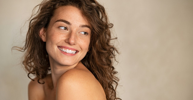 Ovăzul coloidal: ce este, ce beneficii are pentru piele și de ce a revoluționat tendințele din industria beauty