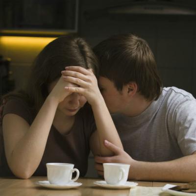 Si-a anuntat sotul ca il paraseste pentru fratele lui. Raspunsul barbatului a facut-o sa planga in hohote 