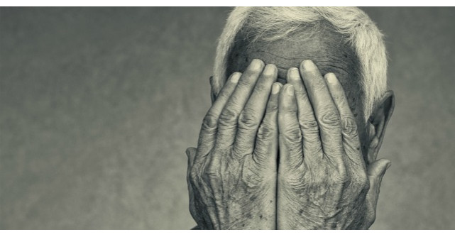 Un batranel de 75 de ani era in fata supermarketului. O adevarata lectie de viata