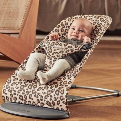  BABYBJORN prezintă noua colecție Leopard!