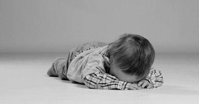 5 Pași de care trebuie să ții cont în momentul în care copilul tău se supără