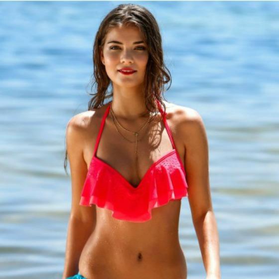 Ai sanii mici? Afla ce costum de baie trebuie sa porti!