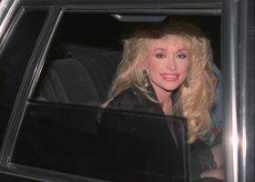 Sora lui Dolly Parton, mărturisire emoționantă după moartea artistei: „Nu am încetat niciodată să o iubesc”