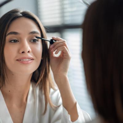 Ghidul machiajului reușit: ce alegi în funcție de trăsături