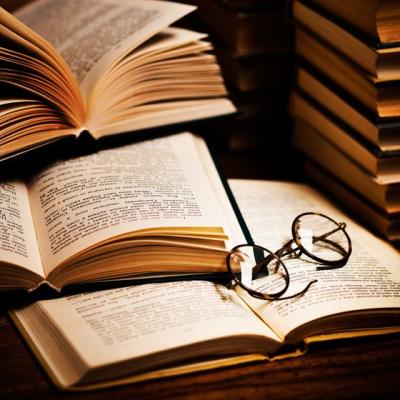 Roxana Ionescu si Valentin Vasile, intr-un pictorial incendiar de promovare a lecturii