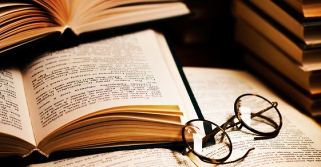 Roxana Ionescu si Valentin Vasile, intr-un pictorial incendiar de promovare a lecturii