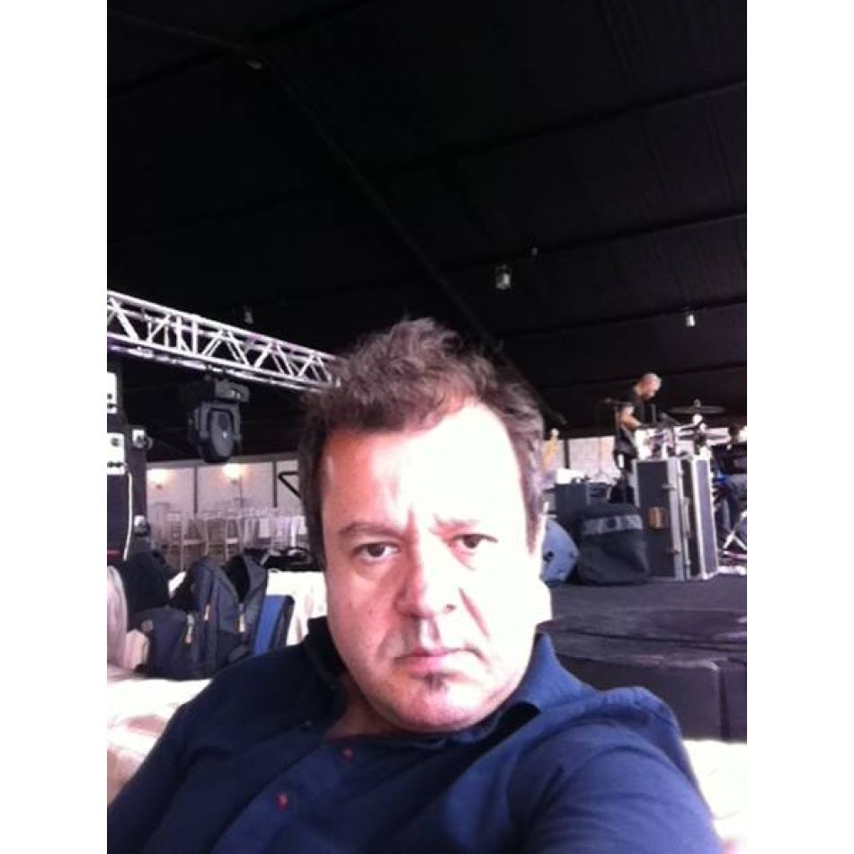 Dragoș Moștenescu a părăsit România și s-a mutat la Londra! Cu ce se ocupă actorul din serialul La Bloc?
