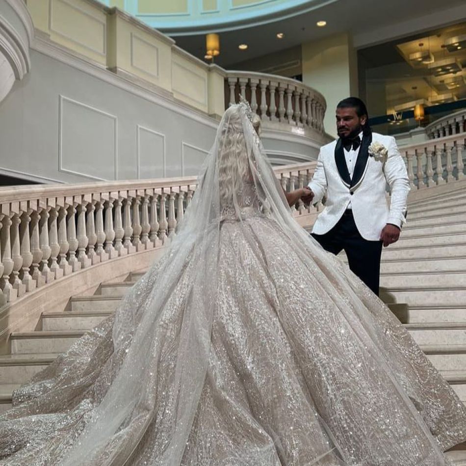 Imagini de la nunta de basm a Andei Adam cu Yosif Mohaci. Cum arată rochia de mireasă care a cântărit 20 de kilograme?