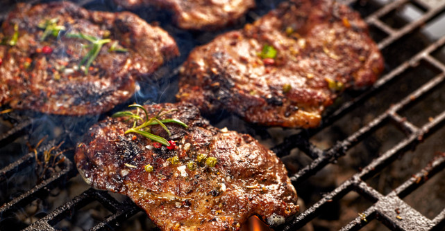 Câte calorii are ceafa de porc la grătar și cât este de sănătos să o consumăm?