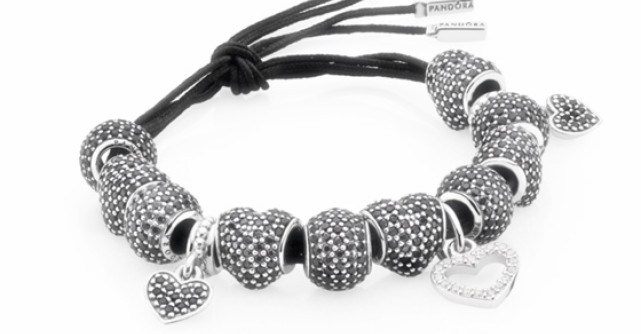 Celebreaza bucuria de a fi mama cu bijuteriile PANDORA! 