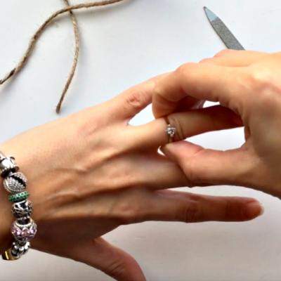 Cum scoti un inel intepenit pe deget in mai putin de 60 de secunde?